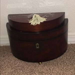Jewelry box